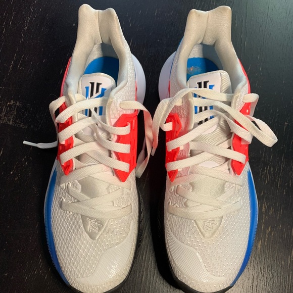 KYRIE IRVING BASKETBALL SHOES - Picture 3 of 4